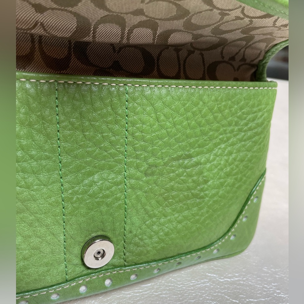 Coach Vintage Rare Green Pebbled Leather Soho Wristlet - Picture 15 of 17
